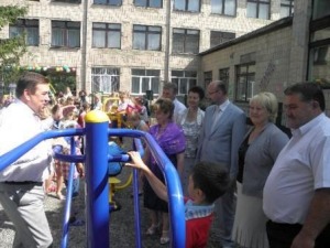 У селі Бузівка відкрито багатофункціональний спортивний майданчик