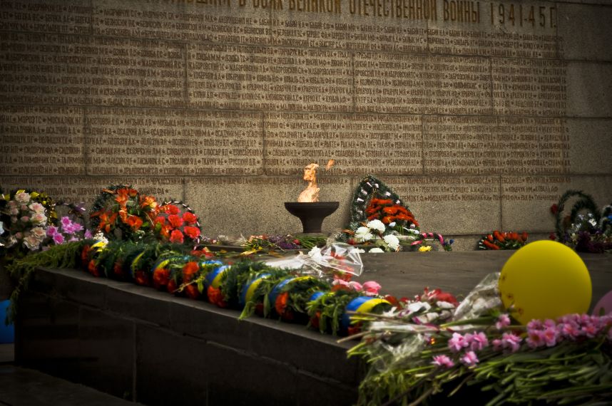 Братська могила радянських воїнів і мирних жителів (Меморіал Слави) 
