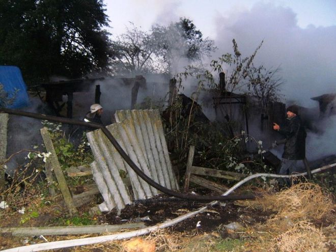 Рятувальники ліквідували пожежу в надвірній споруді